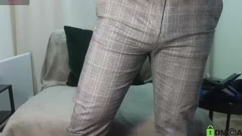 Snapshot of meaty_roll chatting on February 8, 11:44 am Meaty Roll online show from February 8, 11:44 am