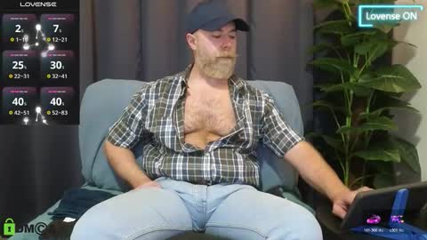 Snapshot of meaty_roll chatting on October 20, 2:45 am Meaty Roll online show from October 20, 2:45 am