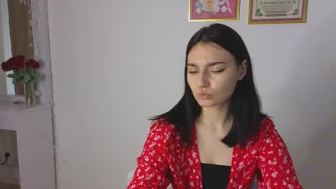 Snapshot of medina_andress chatting on March 2, 11:07 am Dina online show from March 2, 11:07 am