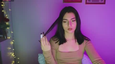 Snapshot of medina_andress chatting on March 4, 4:20 pm Dina online show from March 4, 4:20 pm