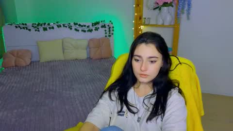 Snapshot of medina_andress chatting on October 9, 9:24 pm Dina online show from October 9, 9:24 pm