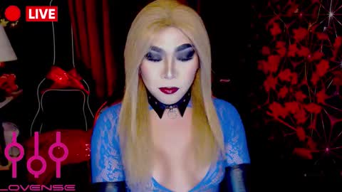 THE QUEEN ALPHA   Queen Medusa Prey online show from November 19, 10:10 pm