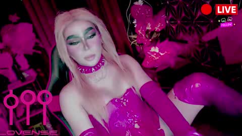 THE QUEEN ALPHA   Queen Medusa Prey online show from March 21, 11:19 pm