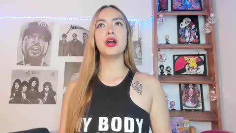 Snapshot of meeowlody chatting on October 27, 9:19 pm Emily online show from October 27, 9:19 pm