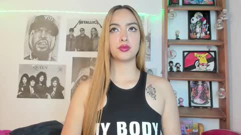 Snapshot of meeowlody chatting on November 18, 9:19 pm Emily online show from November 18, 9:19 pm