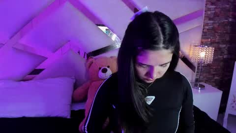 Snapshot of megan_devon chatting on November 5, 11:43 am online show from November 5, 11:43 am