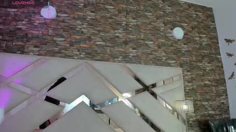 Snapshot of megan_devon chatting on November 25, 11:21 am online show from November 25, 11:21 am