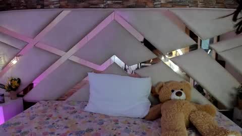 Snapshot of megan_devon chatting on December 2, 12:21 pm online show from December 2, 12:21 pm