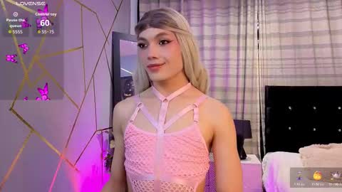 Snapshot of megan_do_santos chatting on November 5, 8:53 pm megan do santos online show from November 5, 8:53 pm