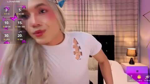 Snapshot of megan_do_santos chatting on November 9, 3:21 pm megan do santos online show from November 9, 3:21 pm