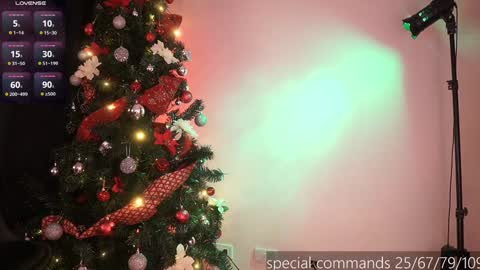 Snapshot of megan_evaans chatting on December 11, 10:16 pm welcome guys please help me to reach 100 hands up Thanks online show from December 11, 10:16 pm