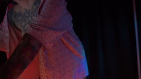 Snapshot of megan_evaans chatting on January 31, 11:24 pm welcome guys please help me to reach 100 hands up Thanks online show from January 31, 11:24 pm