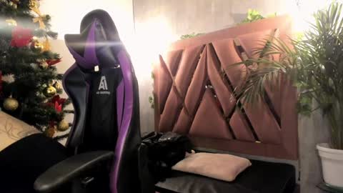 Snapshot of megan_inked_ chatting on December 22, 2:06 am online show from December 22, 2:06 am