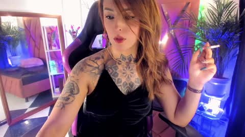 Snapshot of megan_inked_ chatting on December 31, 5:44 am online show from December 31, 5:44 am