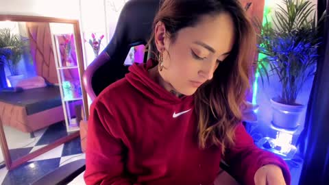 Snapshot of megan_inked_ chatting on December 31, 8:48 am online show from December 31, 8:48 am