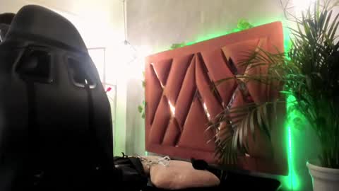 Snapshot of megan_inked_ chatting on January 10, 2:57 am online show from January 10, 2:57 am