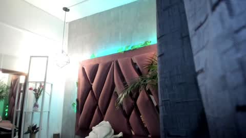 Snapshot of megan_inked_ chatting on February 8, 2:04 am online show from February 8, 2:04 am