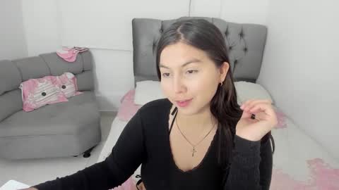 Snapshot of megan_lrq chatting on December 18, 2:06 am Megan online show from December 18, 2:06 am