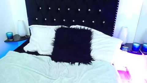 Snapshot of megan_saint chatting on September 11, 4:12 am megan_saint online show from September 11, 4:12 am