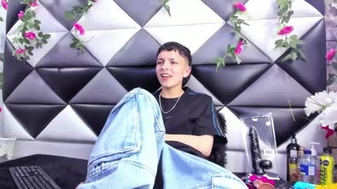 Snapshot of megan_thompsonn_ chatting on October 9, 2:42 am megan_thompsonn_ online show from October 9, 2:42 am