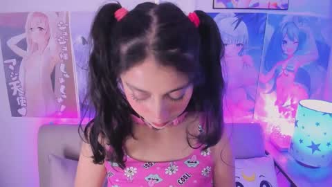 Snapshot of megan_yagami chatting on December 17, 8:01 am Megan online show from December 17, 8:01 am