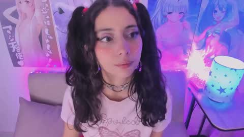 Snapshot of megan_yagami chatting on December 19, 7:40 am Megan online show from December 19, 7:40 am