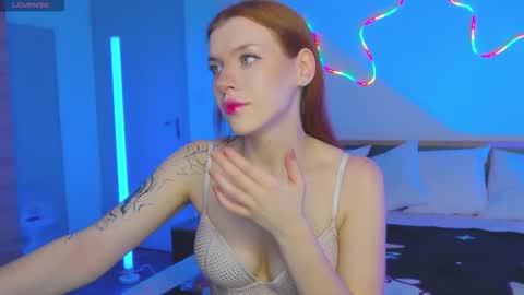 Snapshot of megancat333 chatting on December 4, 7:39 am megancat333 online show from December 4, 7:39 am