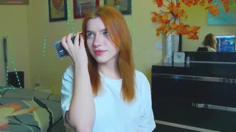 Snapshot of megancat333 chatting on December 19, 10:06 pm megancat333 online show from December 19, 10:06 pm