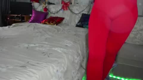 Nicki--------- Welcome to my Room online show from December 3, 8:00 am