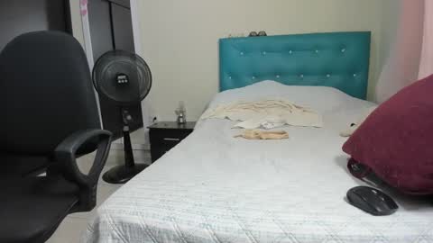 Snapshot of meganhotxx2 chatting on September 19, 7:47 pm megan online show from September 19, 7:47 pm