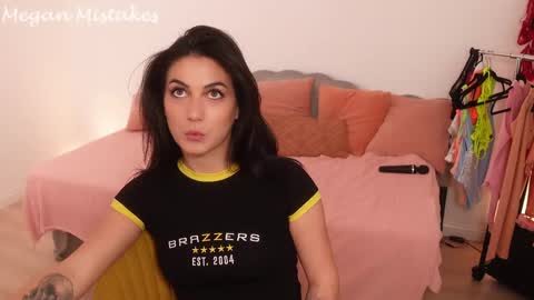 Snapshot of meganmistakes chatting on December 31, 9:39 pm Megan Mistakes online show from December 31, 9:39 pm
