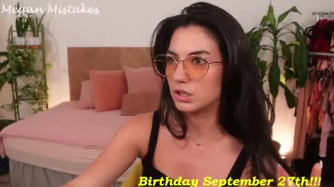 Snapshot of meganmistakes chatting on September 15, 9:59 pm Megan Mistakes online show from September 15, 9:59 pm