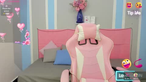 Snapshot of meganqueen2 chatting on February 19, 2:01 pm Megan Queen online show from February 19, 2:01 pm