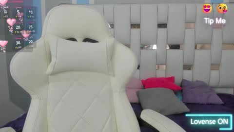 Snapshot of meganqueen2 chatting on November 15, 1:07 pm Megan Queen online show from November 15, 1:07 pm