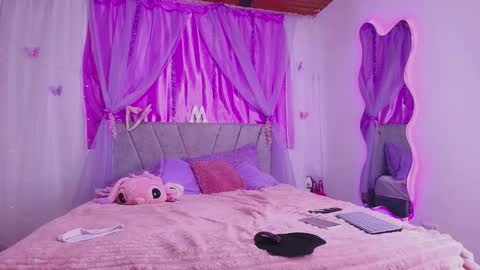 Snapshot of meganrouss7 chatting on September 12, 11:10 am Megan online show from September 12, 11:10 am