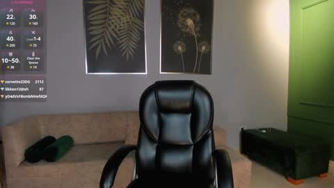 Snapshot of meganscottx chatting on December 7, 1:36 am Megan online show from December 7, 1:36 am