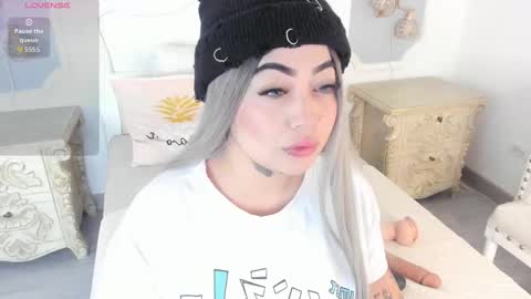 Snapshot of meganstar__ chatting on October 14, 11:22 am Megan online show from October 14, 11:22 am