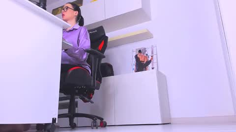 Snapshot of meganstones chatting on February 2, 10:39 pm Megan online show from February 2, 10:39 pm