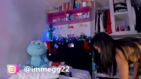 Snapshot of meganthompsonn chatting on December 7, 9:17 am Megan online show from December 7, 9:17 am