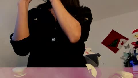 Snapshot of meganthompsonn chatting on December 4, 11:57 pm Megan online show from December 4, 11:57 pm