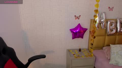 Snapshot of meganzarick chatting on September 30, 12:32 pm M E G A N online show from September 30, 12:32 pm