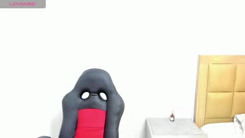 Snapshot of meganzarick chatting on October 1, 12:22 pm M E G A N online show from October 1, 12:22 pm