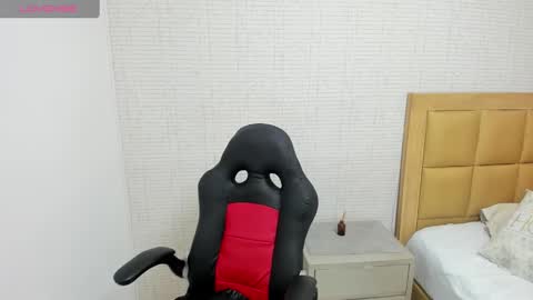 Snapshot of meganzarick chatting on October 4, 12:25 pm M E G A N online show from October 4, 12:25 pm