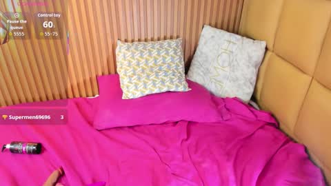 Snapshot of meganzarick chatting on October 11, 12:43 am M E G A N online show from October 11, 12:43 am