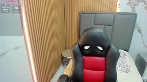 Snapshot of meganzarick chatting on November 11, 2:44 am M E G A N online show from November 11, 2:44 am