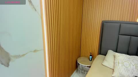 Snapshot of meganzarick chatting on November 15, 3:15 am M E G A N online show from November 15, 3:15 am