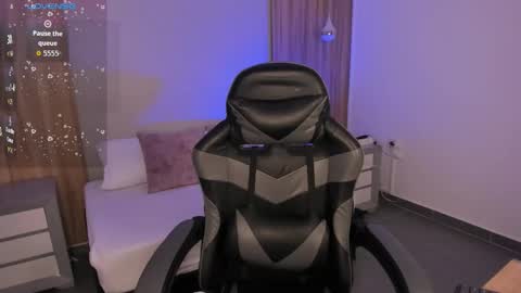 Snapshot of megara_x chatting on November 1, 2:13 am M E G A R A online show from November 1, 2:13 am