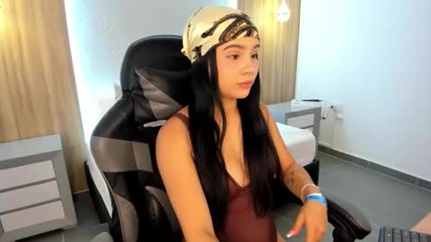 Snapshot of megara_x chatting on November 4, 2:10 am M E G A R A online show from November 4, 2:10 am