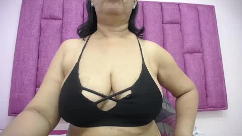 Snapshot of megatitsxxx chatting on December 12, 6:31 pm milfpleasure online show from December 12, 6:31 pm