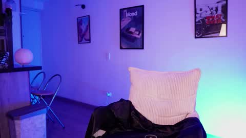 Snapshot of megga_bluee chatting on November 9, 11:36 pm megga_bluee online show from November 9, 11:36 pm